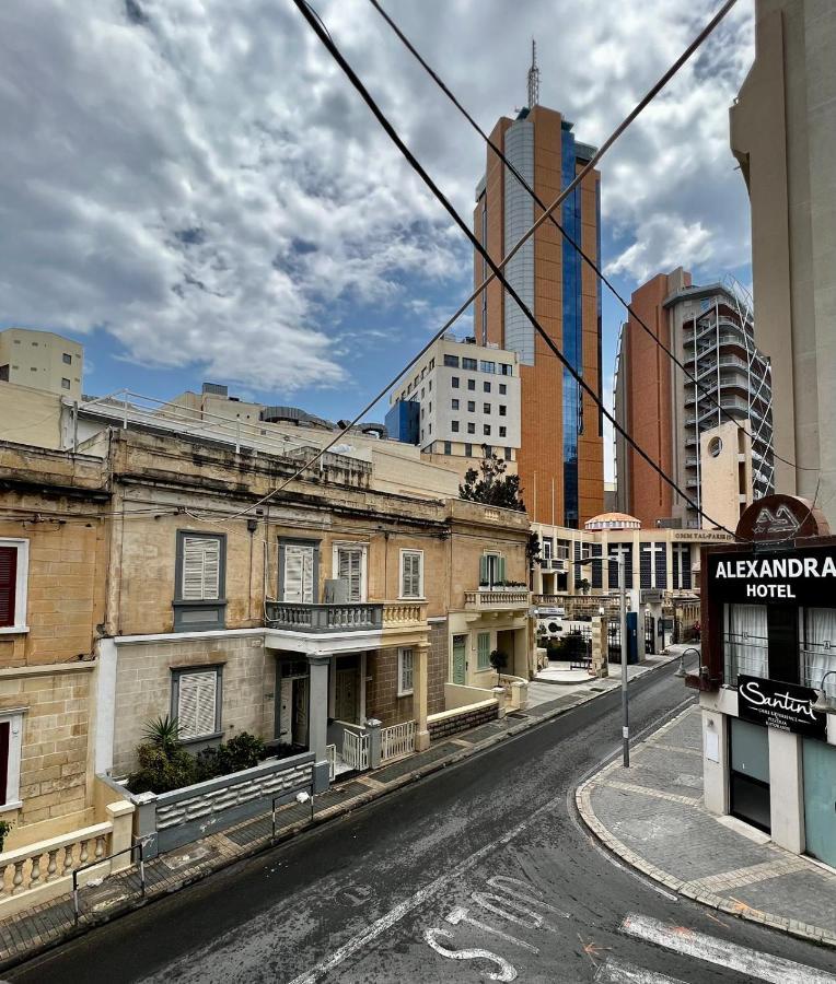 Bookarest Hostel Malta Saint Julian's Exterior photo