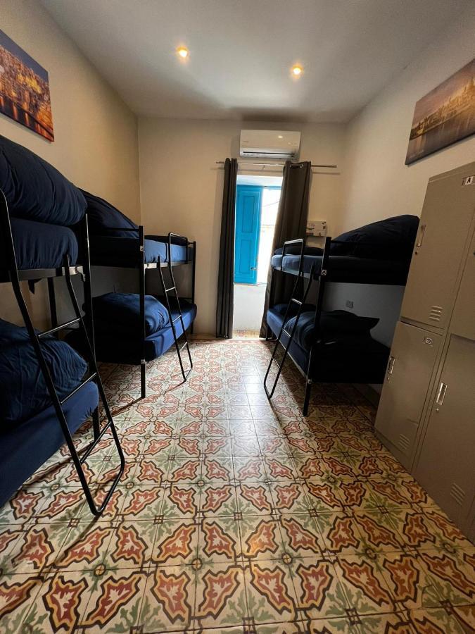 Bookarest Hostel Malta Saint Julian's Exterior photo