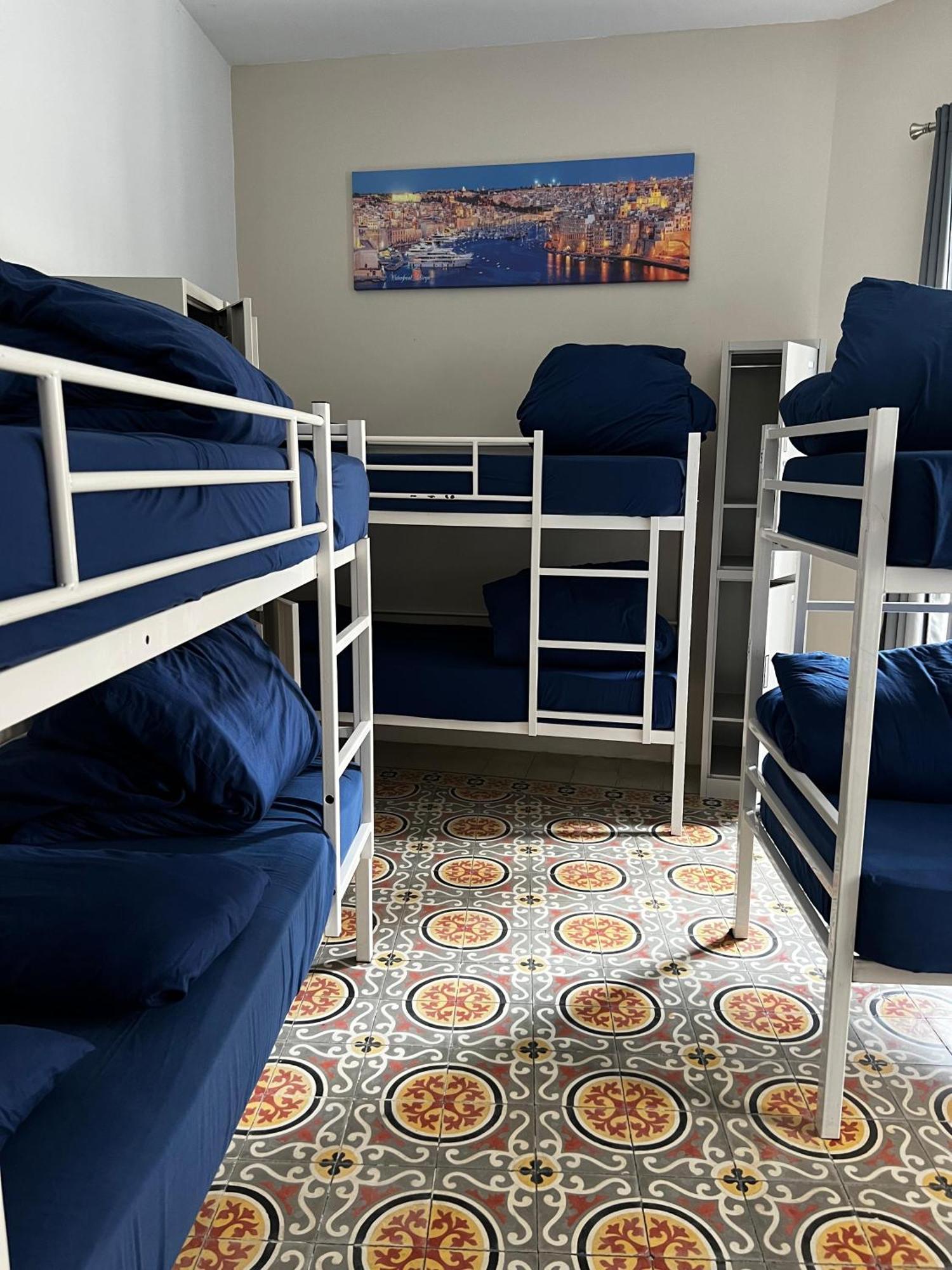 Bookarest Hostel Malta Saint Julian's Exterior photo
